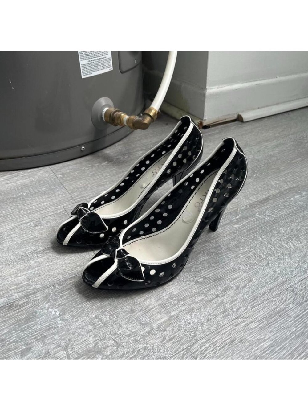 Black / White Vintage “Franco Sarto” Y2K Leather Heels W / Bow Details